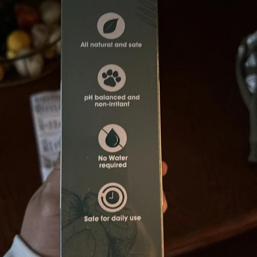Waterless foam shampoo for dogs